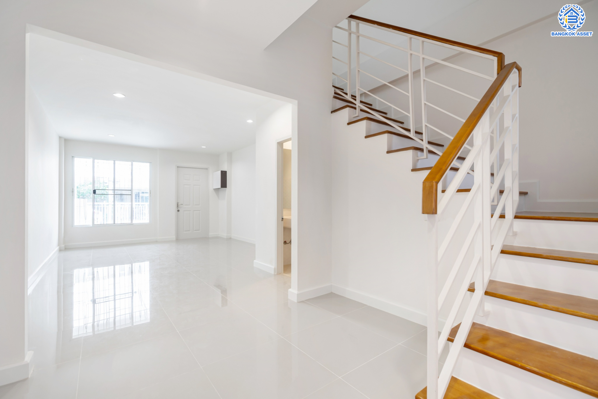 บ้านมือสองตกแต่งใหม่ ม.สิรสา แจ้งวัฒนะ ทาวน์โฮม 3 ชั้น เนื้อที่ 17.2 ตร.ว. ฟังก์ชันพร้อม 3 ห้องนอน 3 ห้องน้ำ 1 ที่จอดรถ รองรับทุกการอยู่อาศัย บนทำเลโซนเมือง! ใกล้สนามบินดอนเมือง เซ็นทรัลแจ้งวัฒนะ เดินทางสุดสะดวก เชื่อมต่อหลายเส้นทาง ถ.กำแพงเพชร6, ถ.วิภาวดีรังสิต, ถ.แจ้งวัฒนะ ใกล้รถไฟฟ้าสายสีแดง "สถานีหลักสี่"